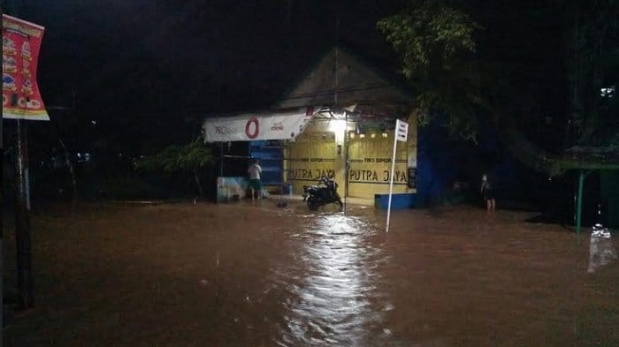 Banjir dan Tanah Longsor di Cilacap Akibat Hujan Deras