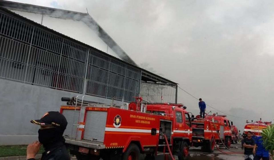 Api Hanguskan Gudang Alat Mesin di Parangloe Makassar, 21 Unit Damkar Dikerahkan