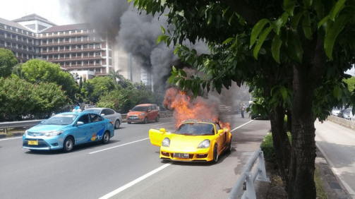 Mobil Sport Mewah Terbakar di Tol Slipi KM 12