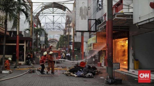 Toko Tekstil Sejak Era Kolonial di Pasar Baru Jakarta Ludes Terbakar
