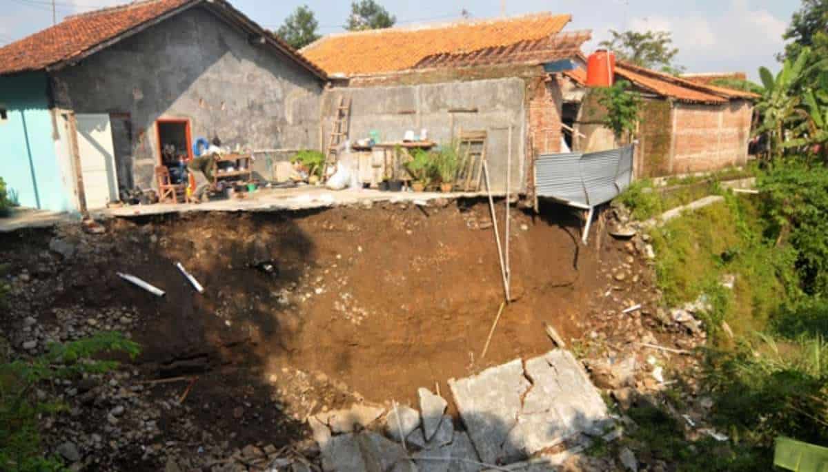 Turap Pembatas Longsor di Bogor, Satu Orang Tewas dan Satu Orang Terluka