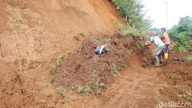 Kembali Longsor, Warga Banjarnegara Terisolir