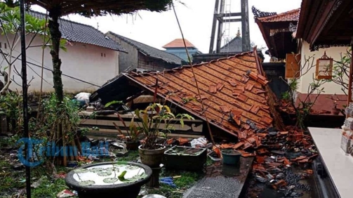 Banjir Setinggi 1,5 Meter Robohkan Rumah di Gianyar Bali