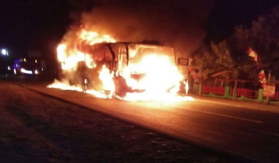 Bus Rombongan Wisatawan Hangus Terbakar di Sumedang