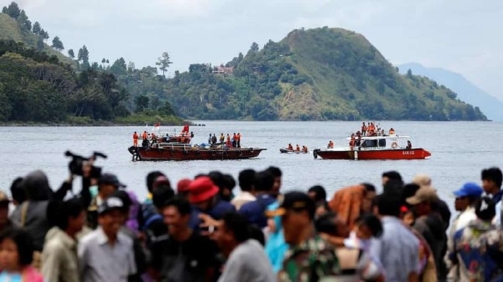 Diduga Kelebihan Muatan, Kapal Motor Tenggelam di Perairan Danau Toba