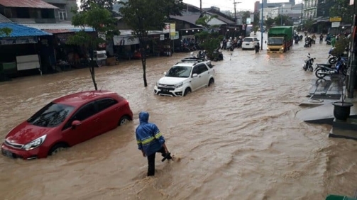Jelang Buka Puasa, Samarinda dilanda Banjir dan Longsor
