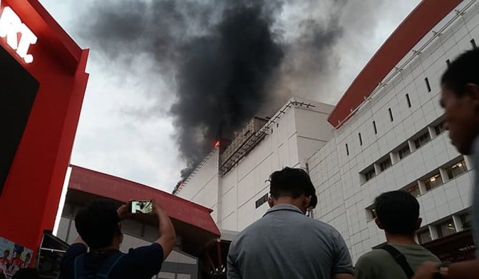 Kebakaran Gedung Pusat Niaga JIExpo Padam, Sejumlah Orang Terjebak Berhasil Dievakuasi