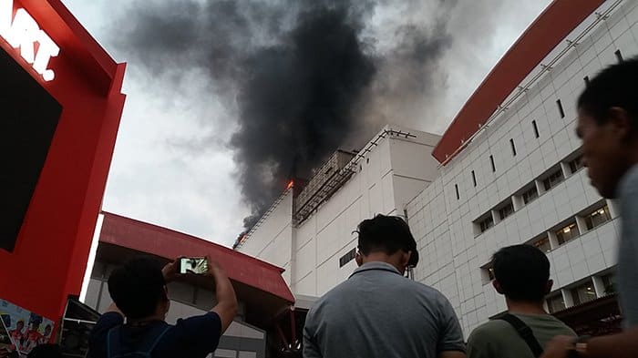 Kebakaran Gedung Pusat Niaga JIExpo Padam, Sejumlah Orang Terjebak Berhasil Dievakuasi