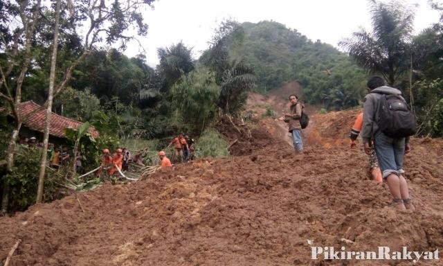 Tertimbun Tanah Longsor, Ibu dan Anak Tewas di Bandung Barat