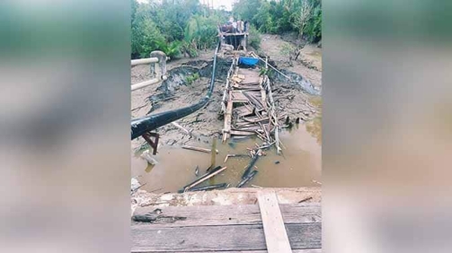 Jembatan Sepanjang 20 Meter Ambruk di Riau