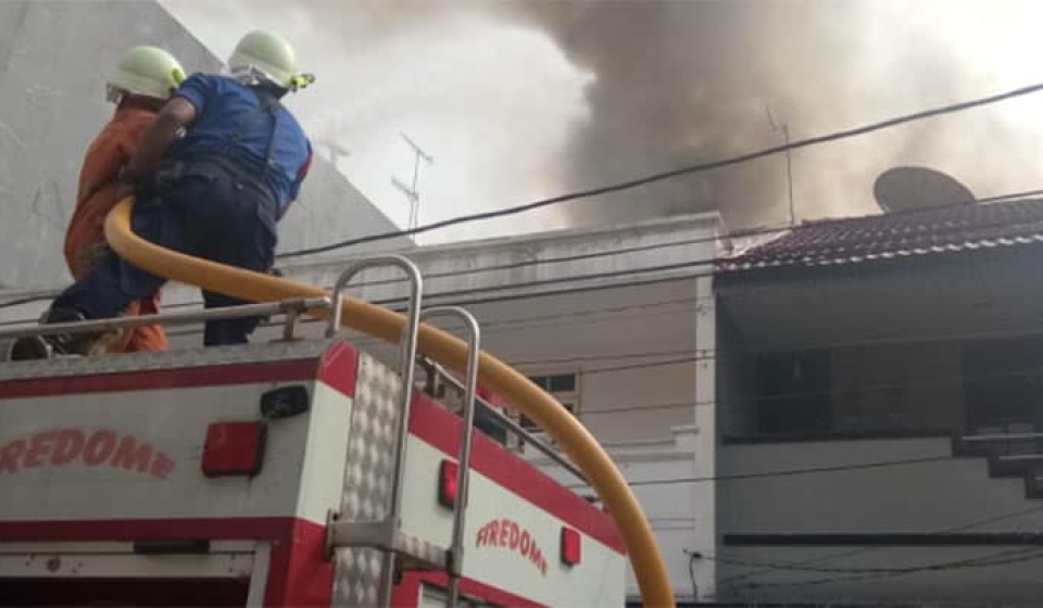 Perumahan di Pluit Kebakaran, 12 Damkar Dikerahkan