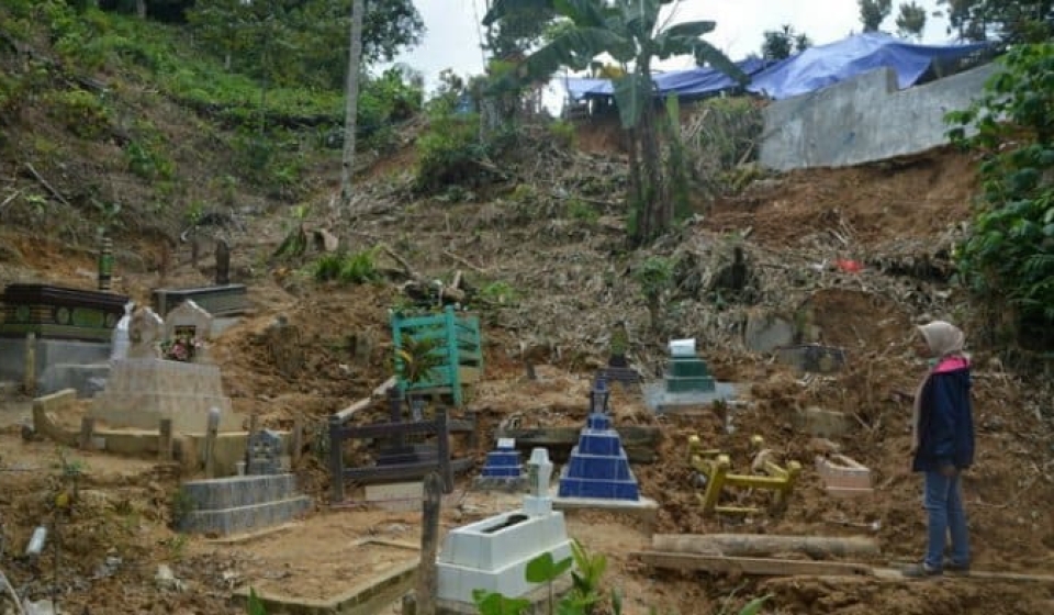 Belasan Jenazah Terancam Dipindahkan Akibat Tanah Longsor di Samarinda
