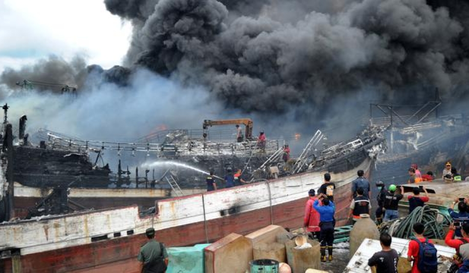 40 Kapal Hangus Terbakar di Pelabuhan Benoa Bali