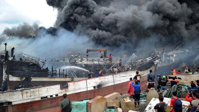 40 Kapal Hangus Terbakar di Pelabuhan Benoa Bali