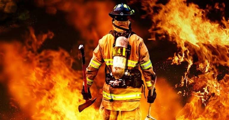 Dipicu Korsleting Listrik, Gudang Penyimpanan di Jagakarsa Ludes Terbakar