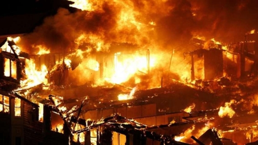 Kebakaran Hebat Hanguskan 800 Kios di Pasar Induk Gedebage