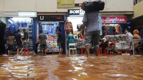 Ratusan Kios di Pasar Senapelan Pekanbaru Tergenang Banjir