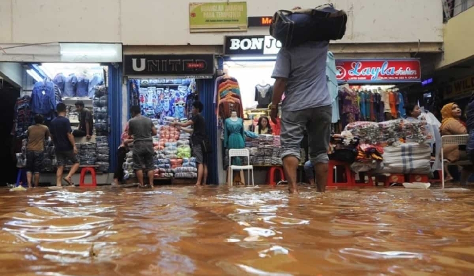 Ratusan Kios di Pasar Senapelan Pekanbaru Tergenang Banjir