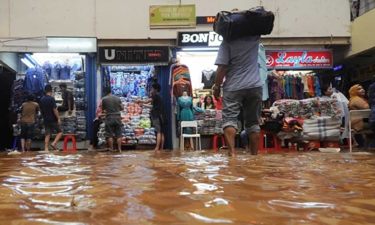 Ratusan Kios di Pasar Senapelan Pekanbaru Tergenang Banjir