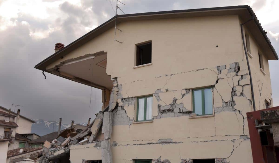 Urgensi Asuransi Gempa Bumi bagi Masyrakat di Negara Ring of Fire